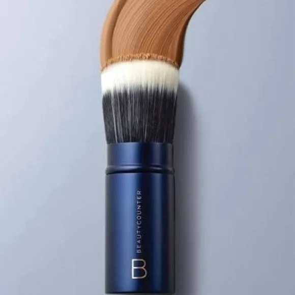 Beautycounter Retractable Foundation Brush | New in Box - Picture 6 of 6